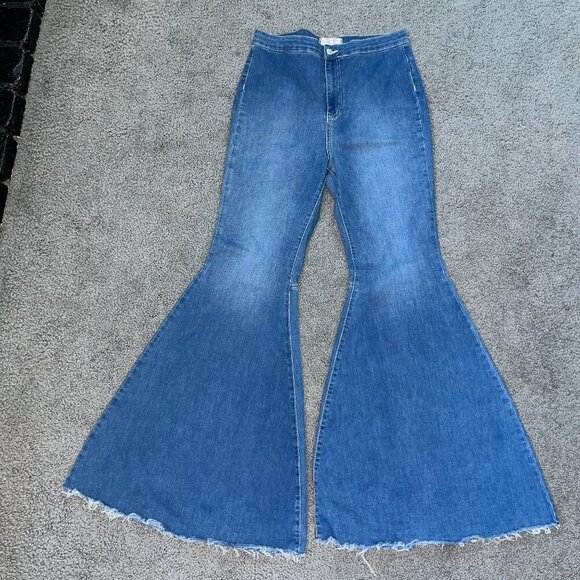 WE THE FREE JUST FLOAT ON ELEPHANT EAR BELL BOTTOM EXTREME FLARE BLUE JEANS - 31 - Picture 1 of 15